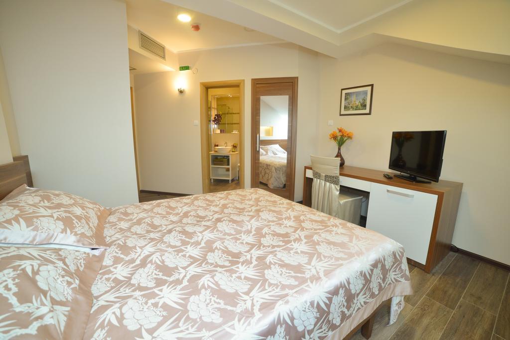 Kesten Futog Habitación foto