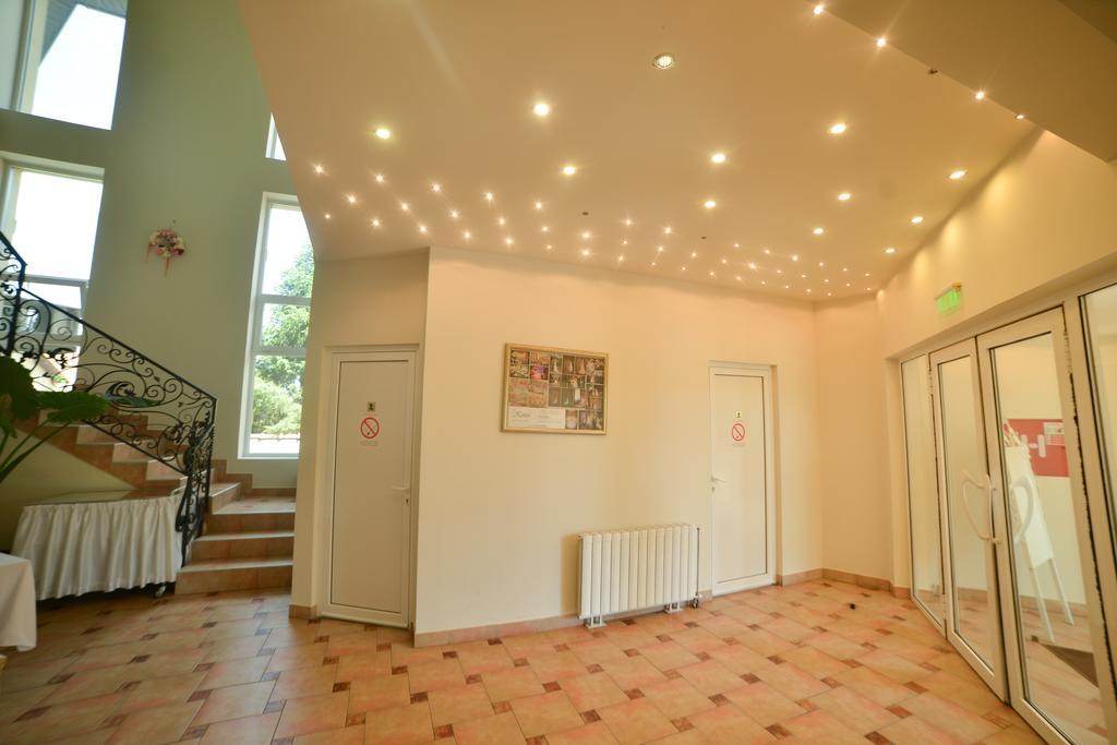 Kesten Futog Exterior foto