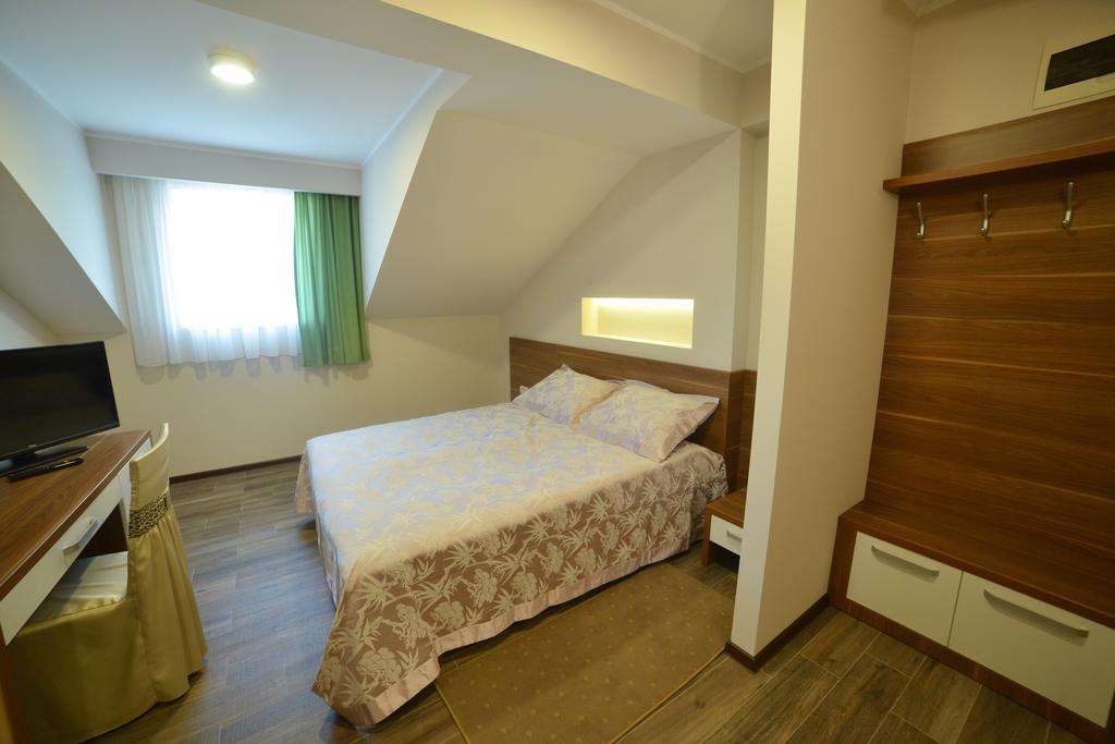Kesten Futog Habitación foto